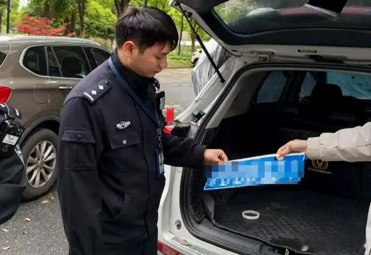 【爱车安全贴士 这也行？上网花11.7元就能在小区里“免费”停车？】为逃避千元停