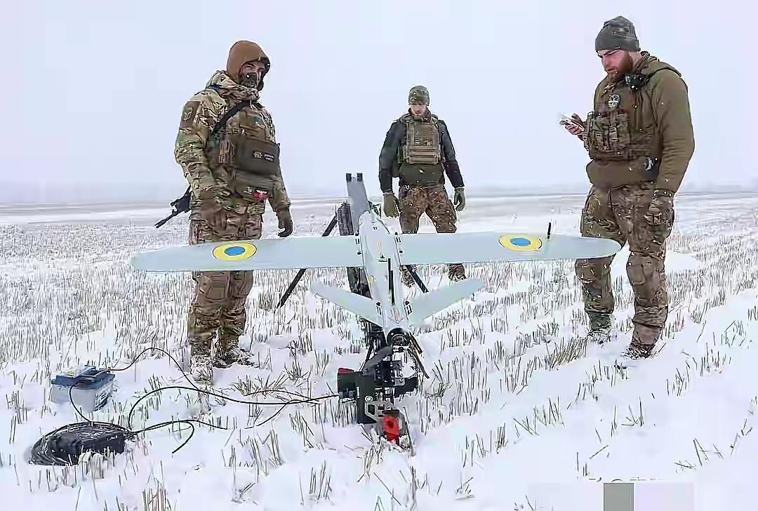 乌克兰最终将迎来怎样的结局

2022年2月的严寒里，乌克兰一觉醒来，枪炮声已经