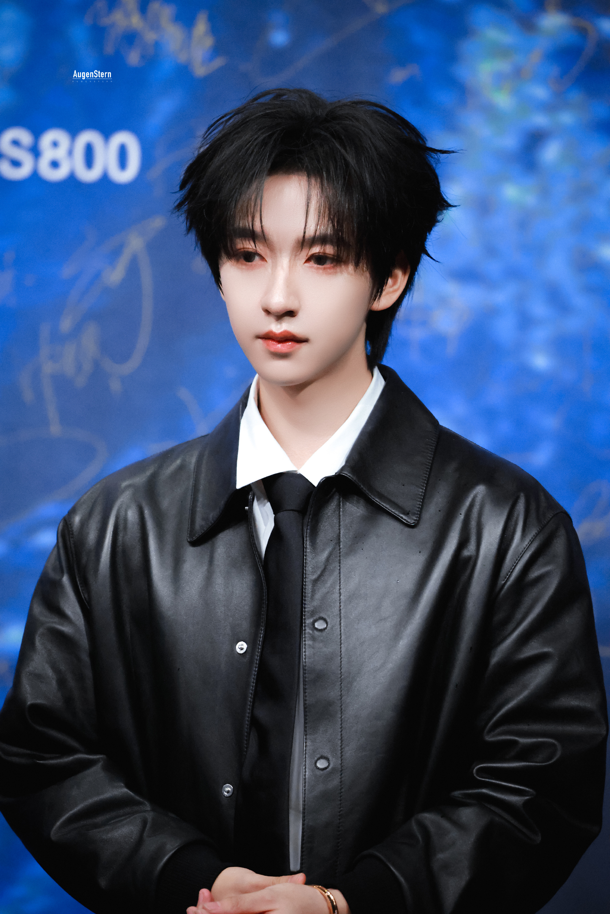 贺峻霖超话星愿池马年添个新装扮残影-时代少年团-贺峻霖[音乐]成长的痕迹，留下一