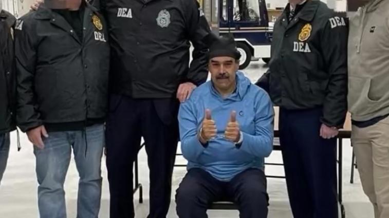 美国抓捕委内瑞拉总统。这个事啊会对很多国家产生一系列连锁的地缘政治反应。
首当其