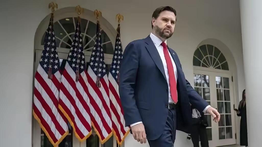 美国代表团飞到巴基斯坦，结果连伊朗人的影子都没见着。为了挽回自尊，华盛顿竟把矛头