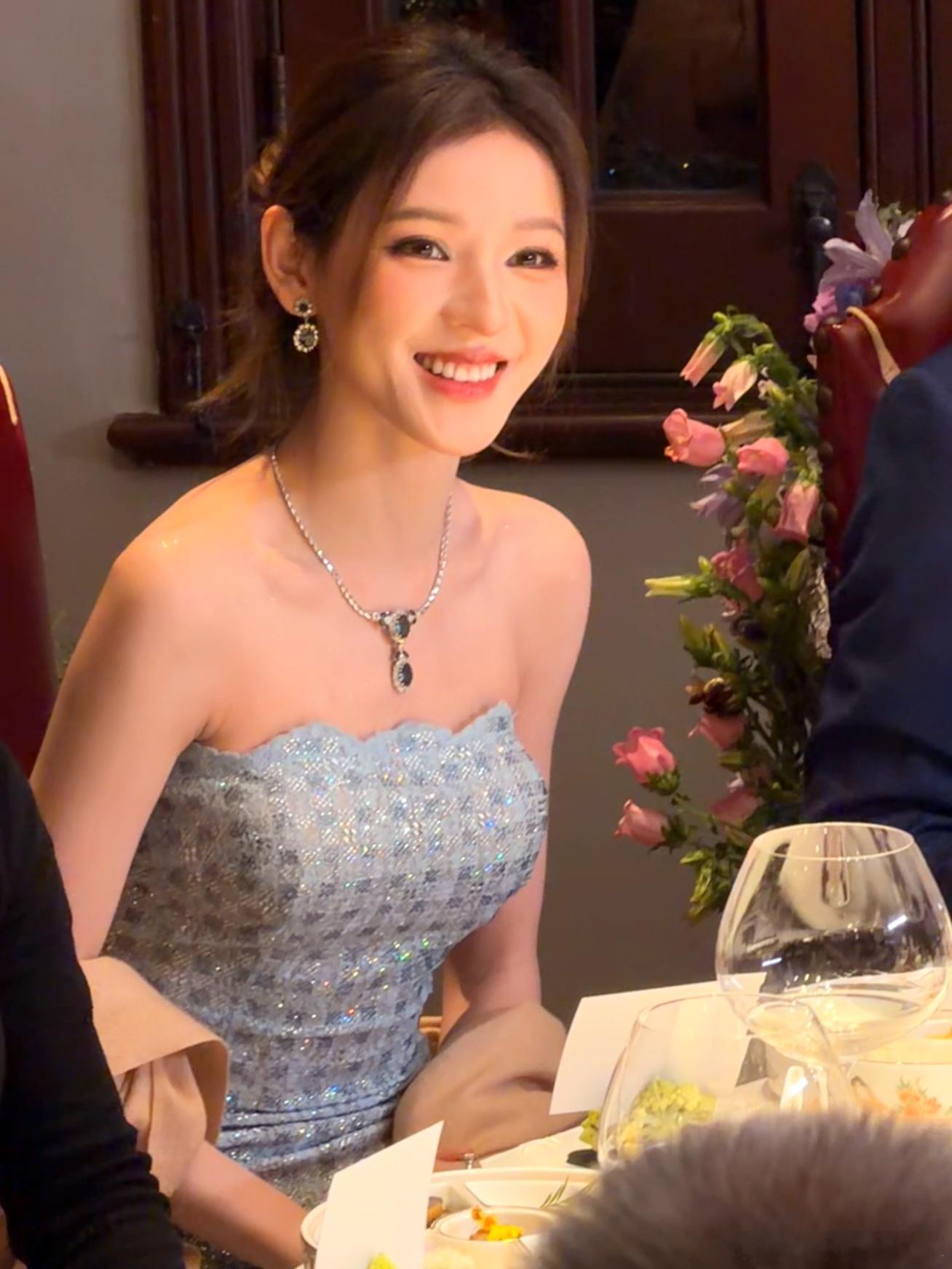 网友在上海和张予曦一起吃饭张予曦春日造型氛围感拉满羡慕哭了，网友在上海和张予曦一