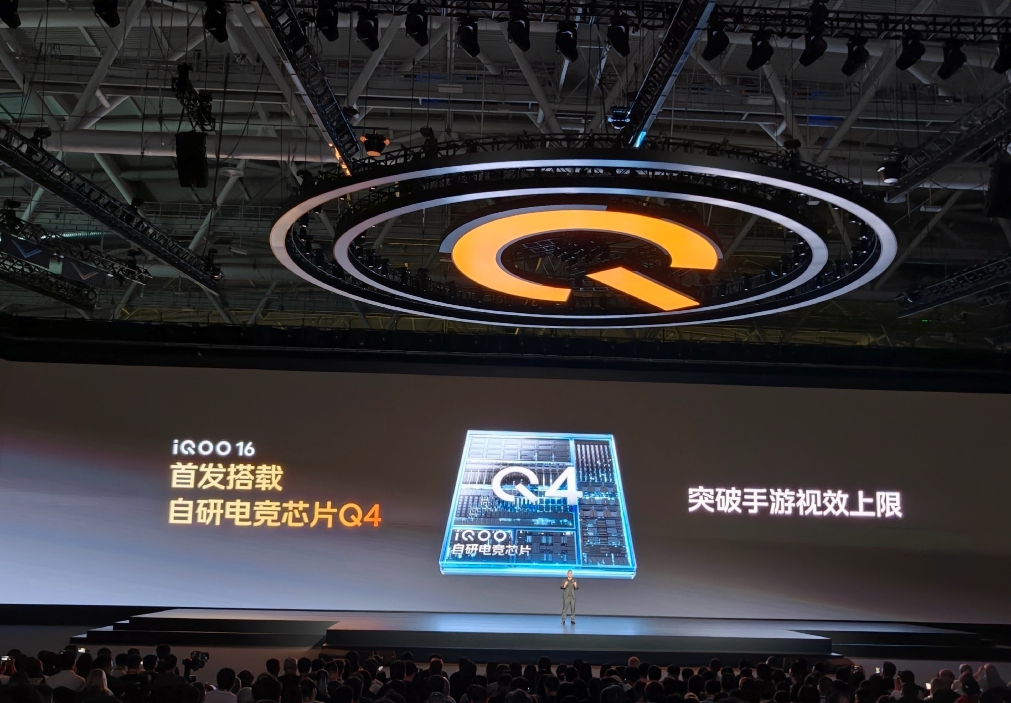 iQOO16除了出众的设计、功能表现，还带来行业独家8K游戏相机，3款热门游戏光