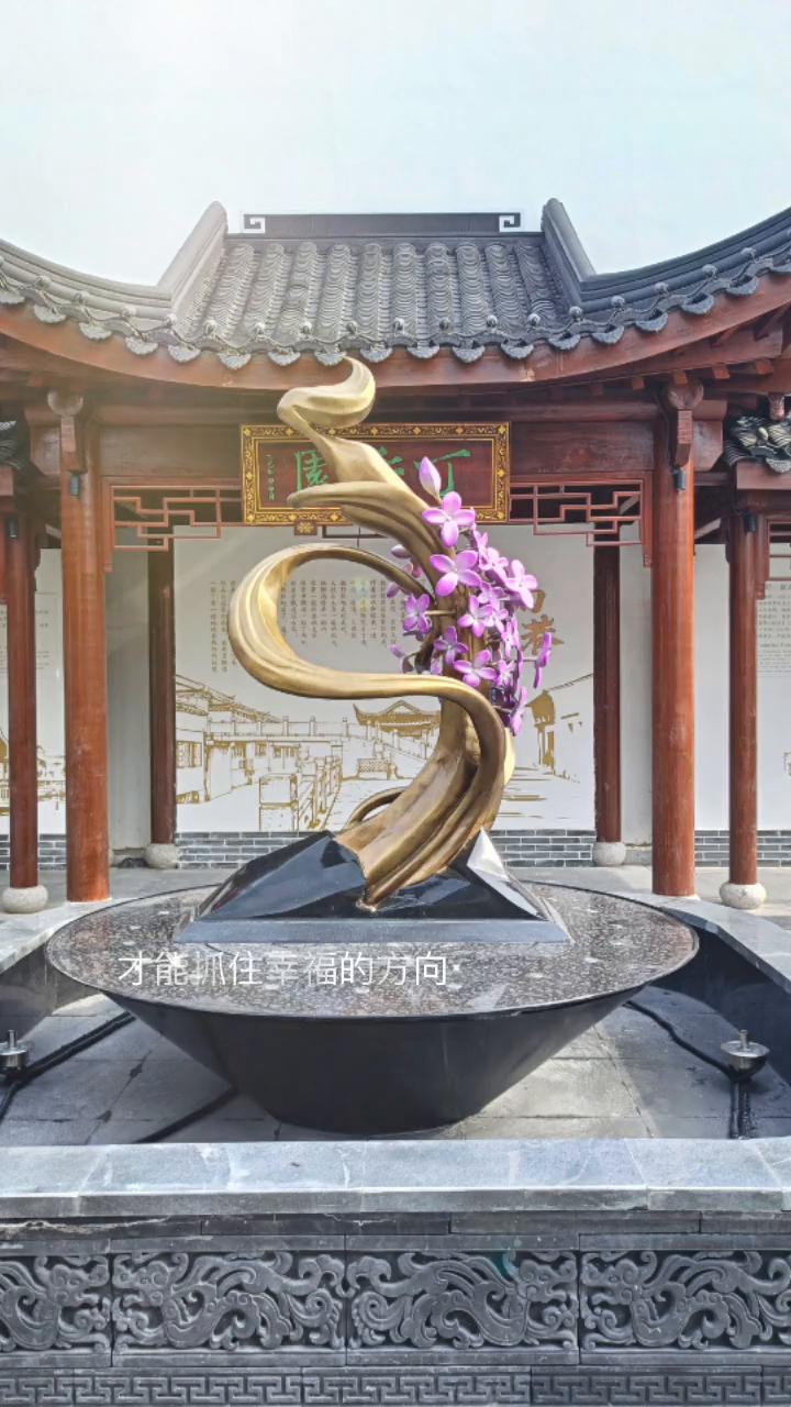 光日常。
我曾遇到一束光在前方，我乘着风的翅膀去飞翔。生命要闯过多少层层迷障，才