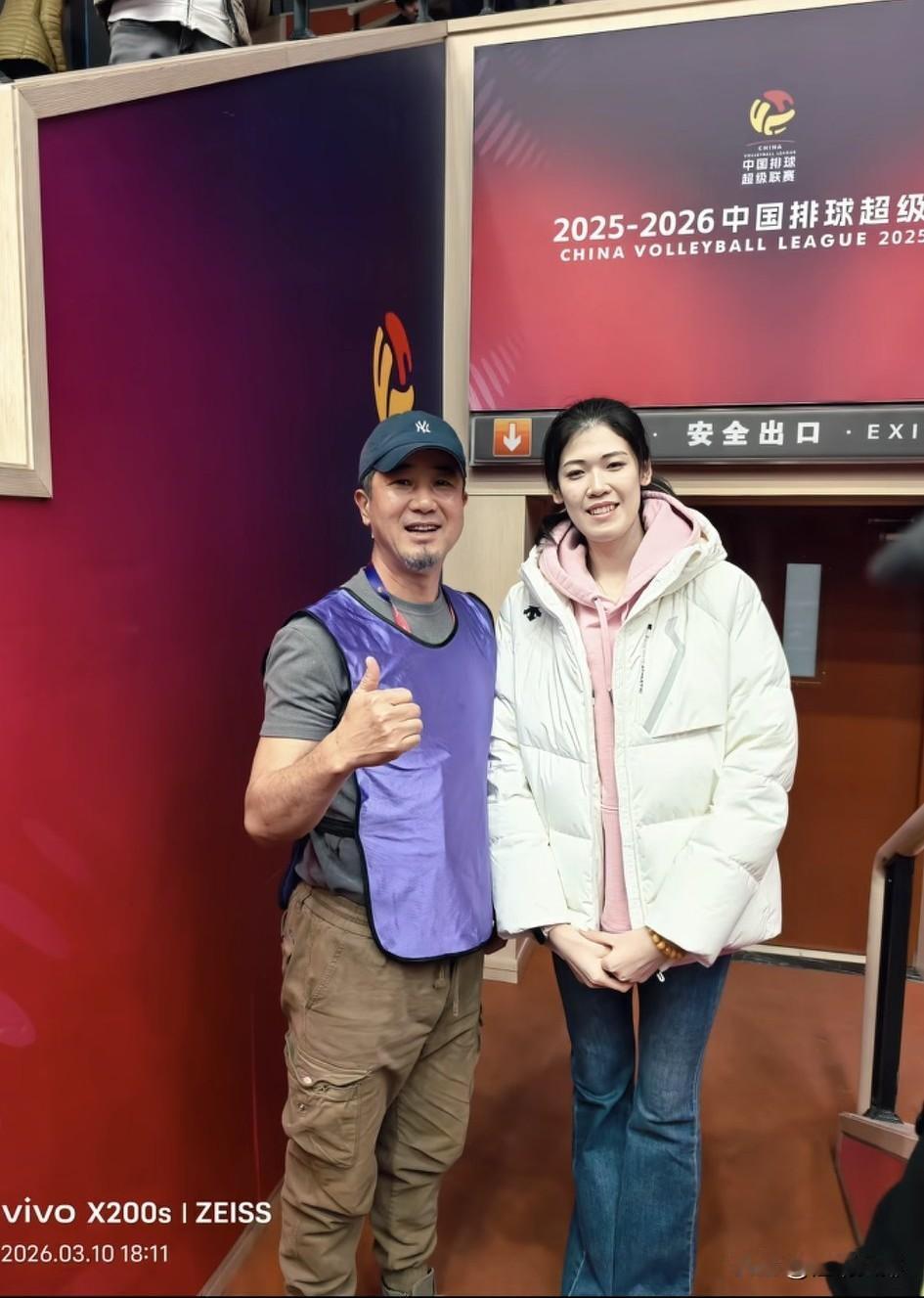 李盈莹，赛场见！帮助队伍取胜！

李盈莹：对不起，蔡导，今天我只是来观赛的，没想