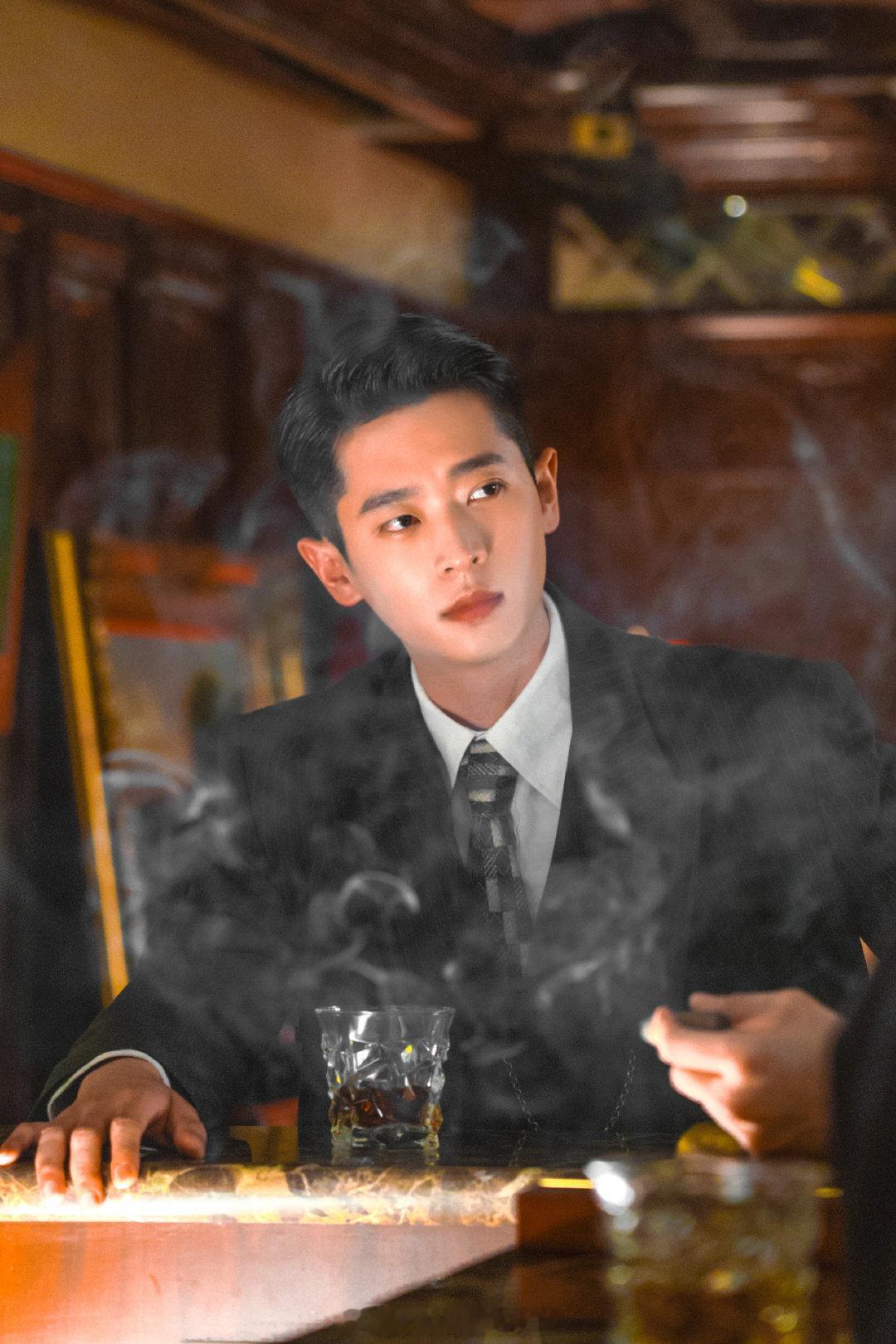 最近吻上丞磊的有点多啊..已经有很多人考古他之前的剧甚至在拍剧了成何体统有效播剧