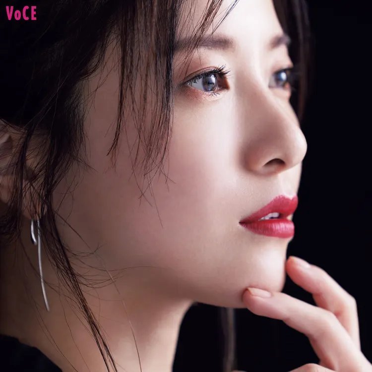 日娱新闻  吉高由里子  吉高由里子 杂志《VOCE》2022年11月号无字美图