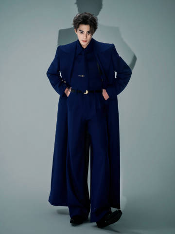  王鹤棣的手镶金了王鹤棣VOGUE造型迎来史诗级加强被王鹤棣VOGUE新造型狠狠