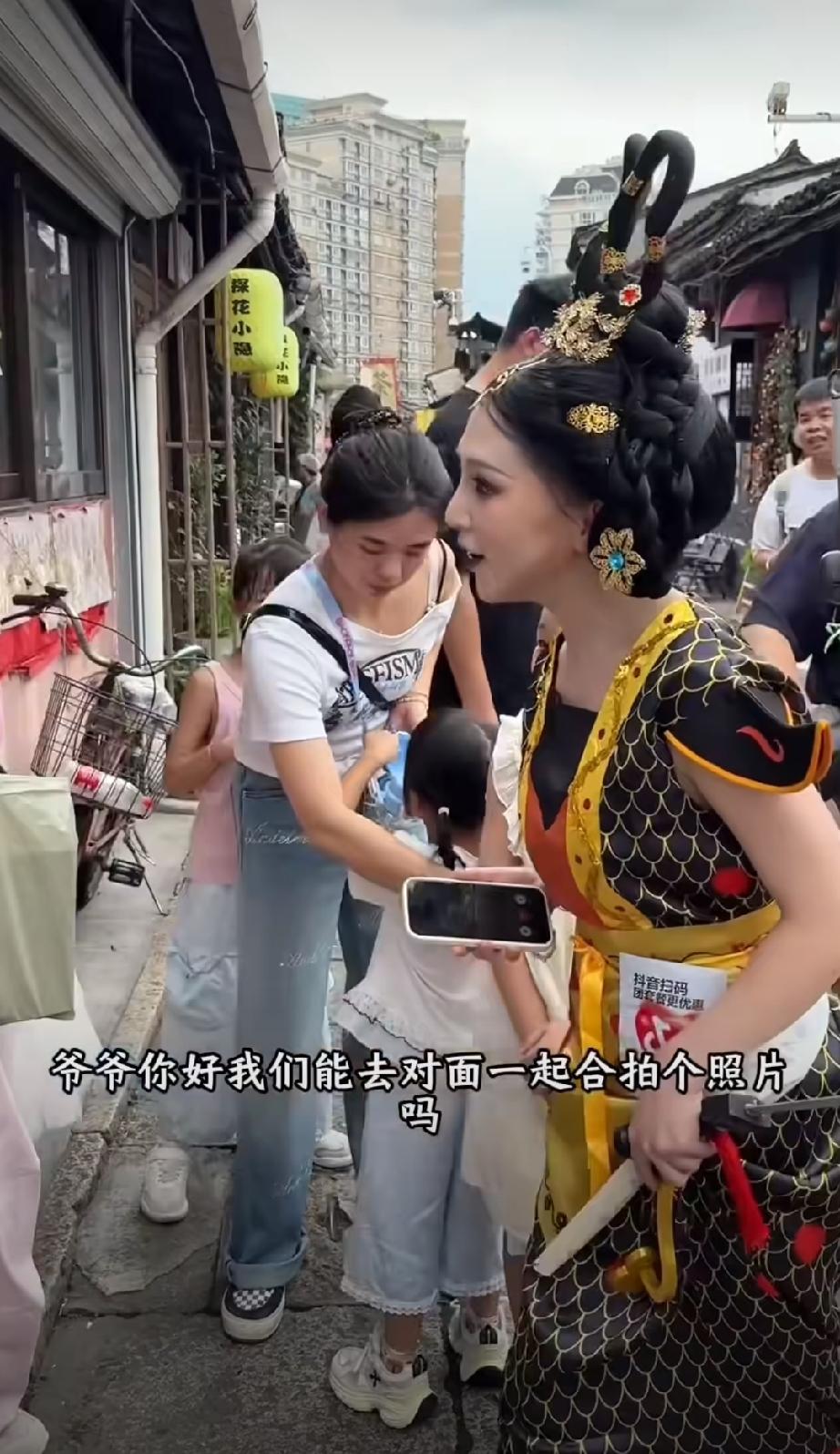 这些女网红为了流量，脸都不要了！
怪不得老人要剪掉葫芦，不剪晚上睡觉都不安稳！网