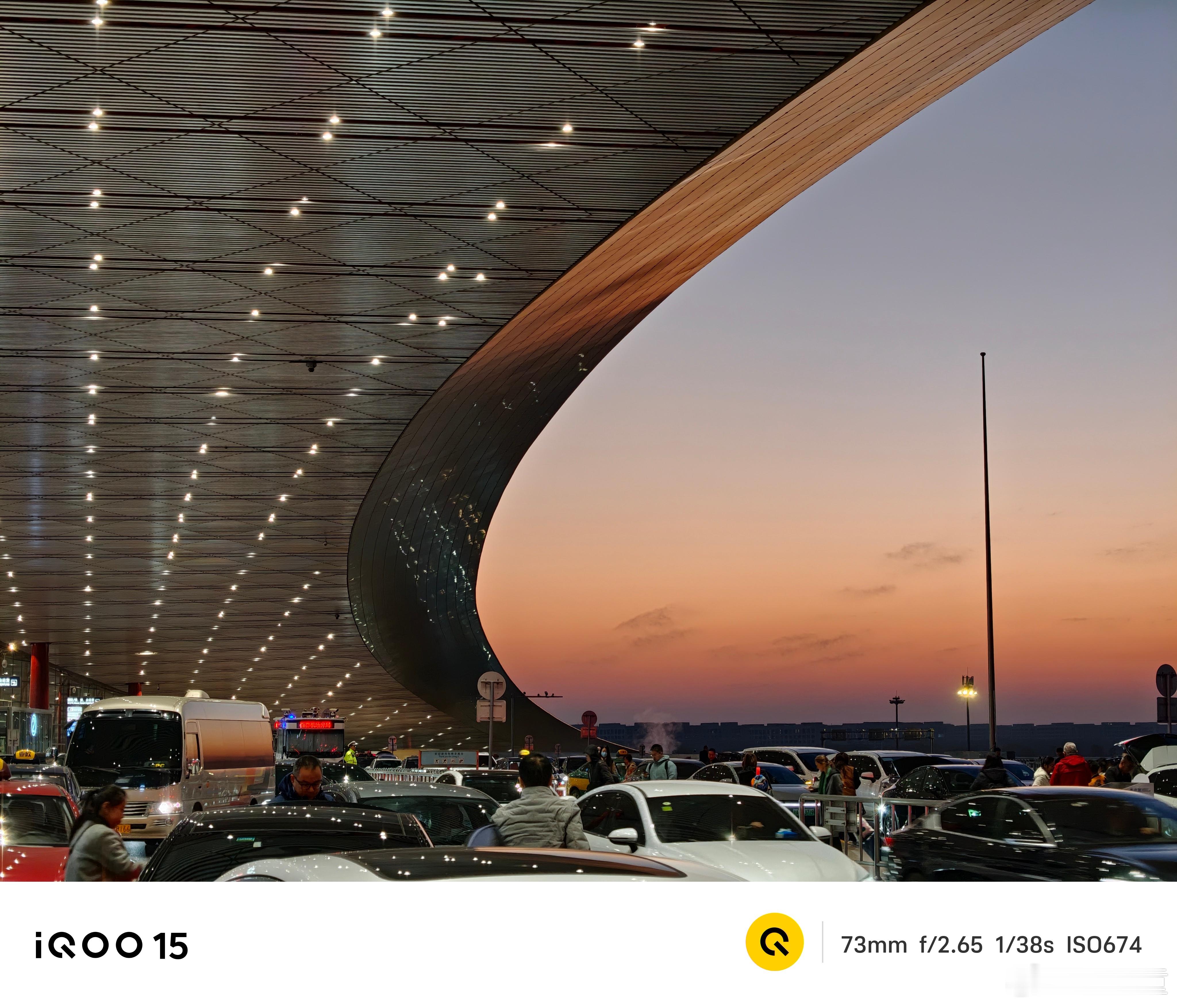 到机场一下车真是好看极了[并不简单]机场街拍  ​​​