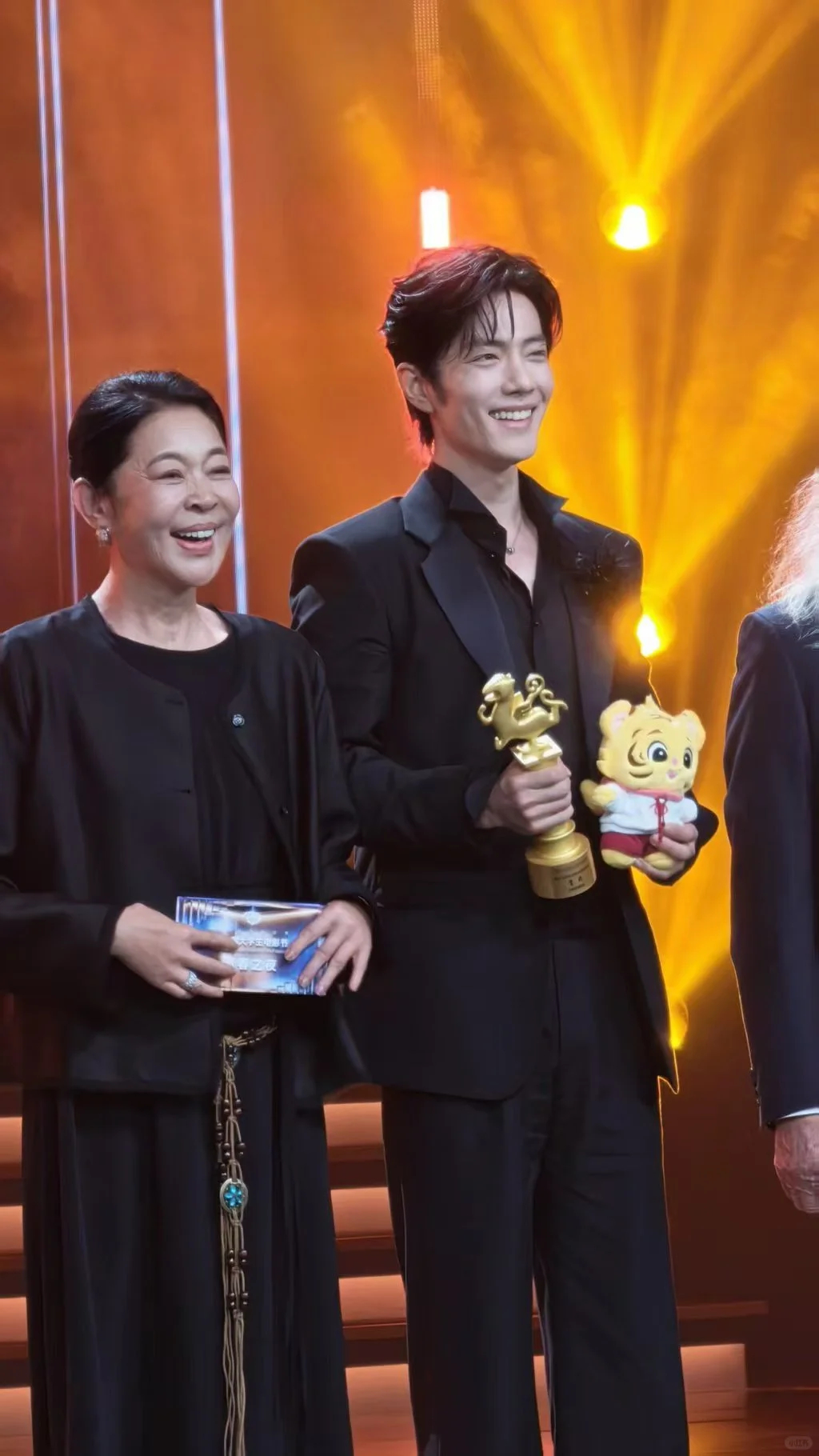 肖战90生唯一影视双帝！！！这是属于你的黄金时代～ 