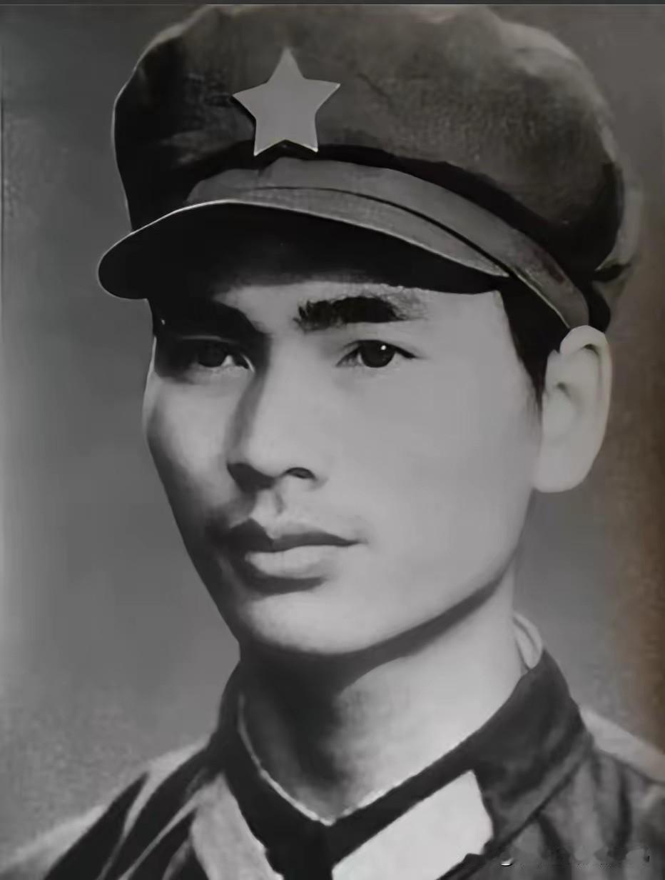 1976年，一名20岁战士刚入伍，就想当驾驶兵，却当了三年炊事兵，在战场上，一摸