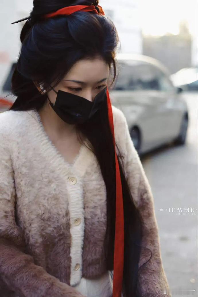逐玉出妆好像比九重紫妆造好看，没那么网红即视感。 