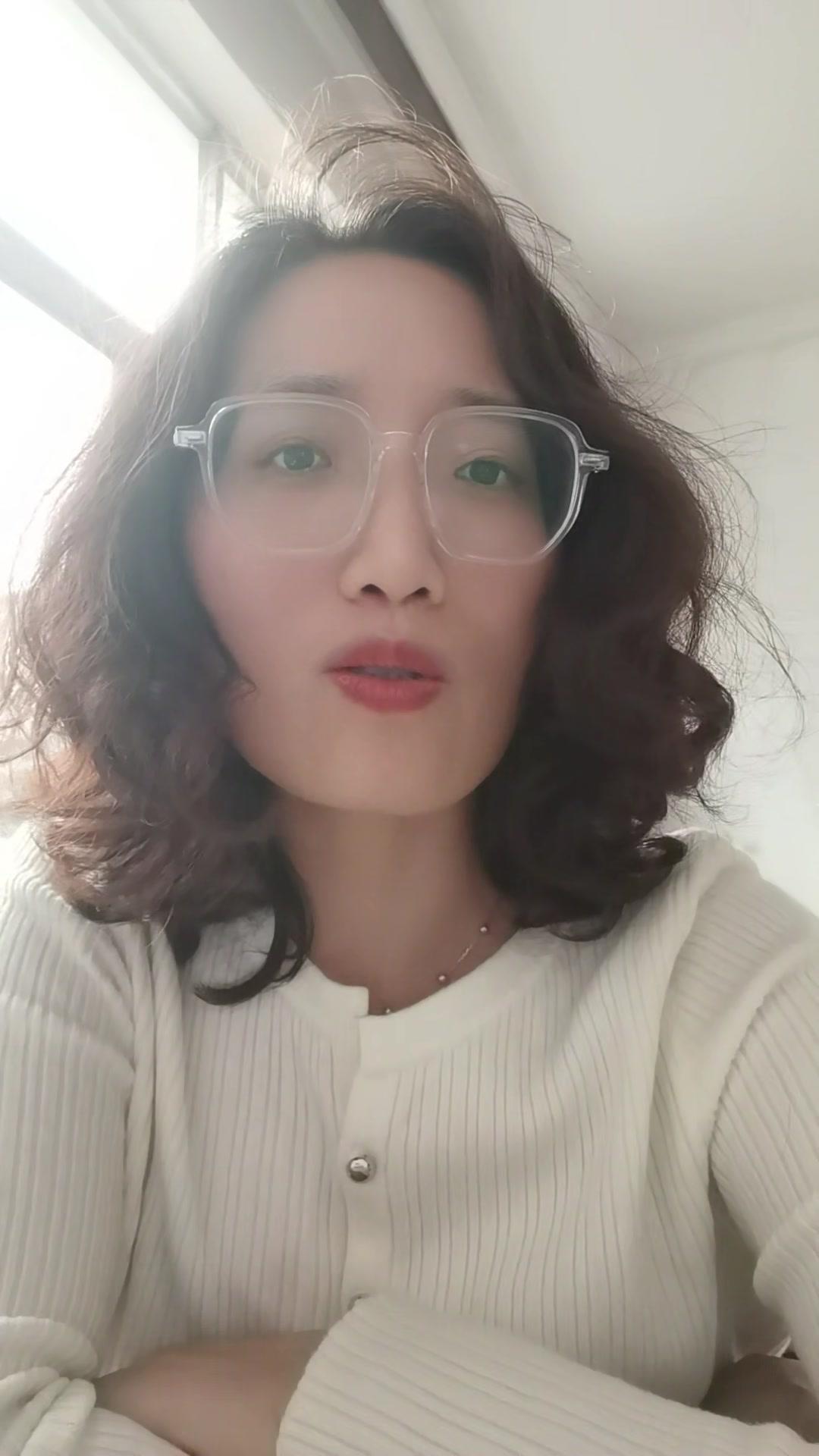 🤯原来朋友圈的光鲜都是假象？朋友们有没有发现，刷朋友圈时总被别人的精致生活晃花