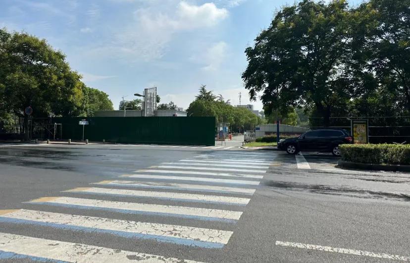 常州新北区的河海大学搬走了
一个时代的陨落，曾经热闹的小吃店也没人了熙熙攘攘的青