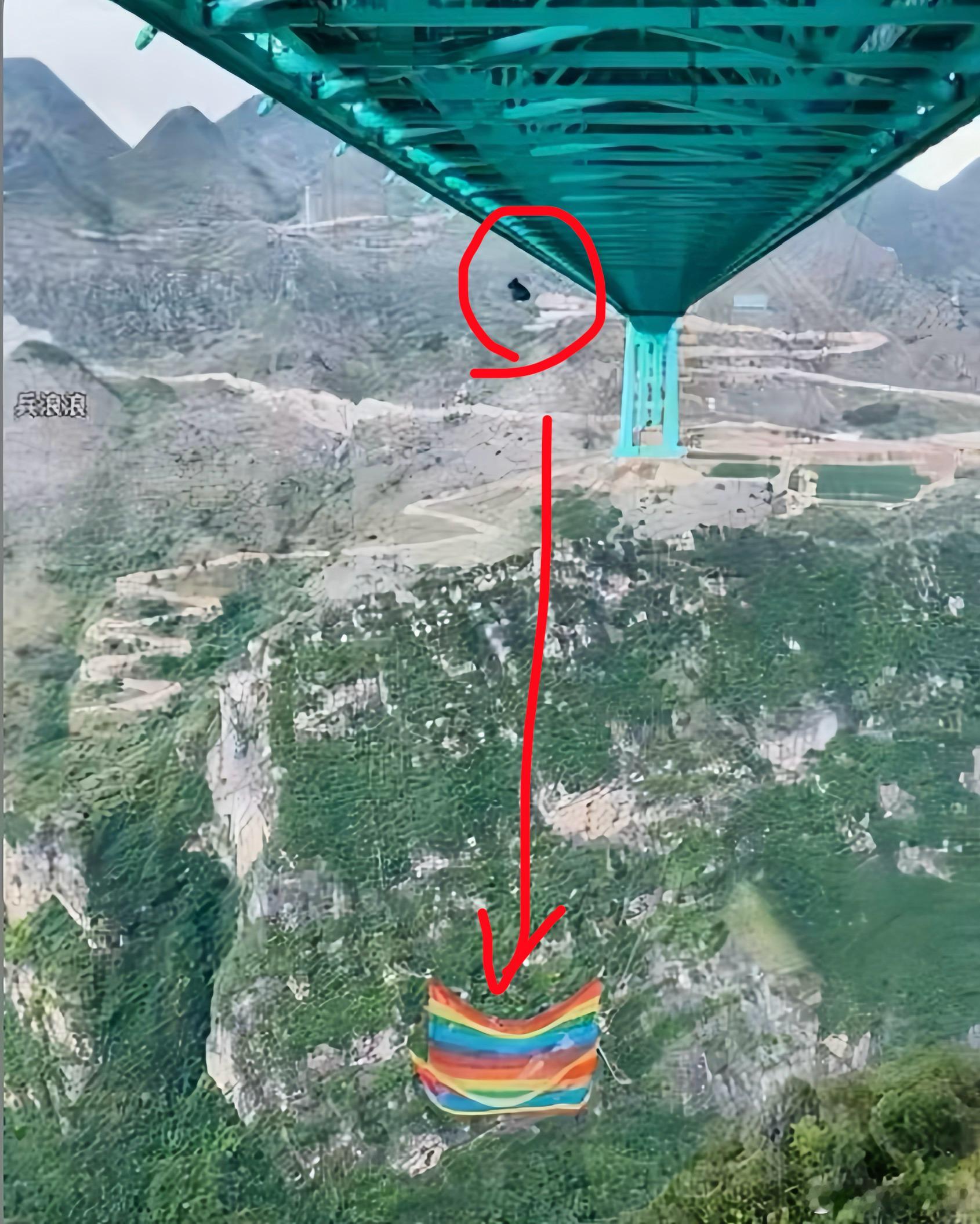 《今日股市与无绳蹦极》1、贵州花江峡谷大桥完成了无绳蹦极的沙袋测试，项目正式运营