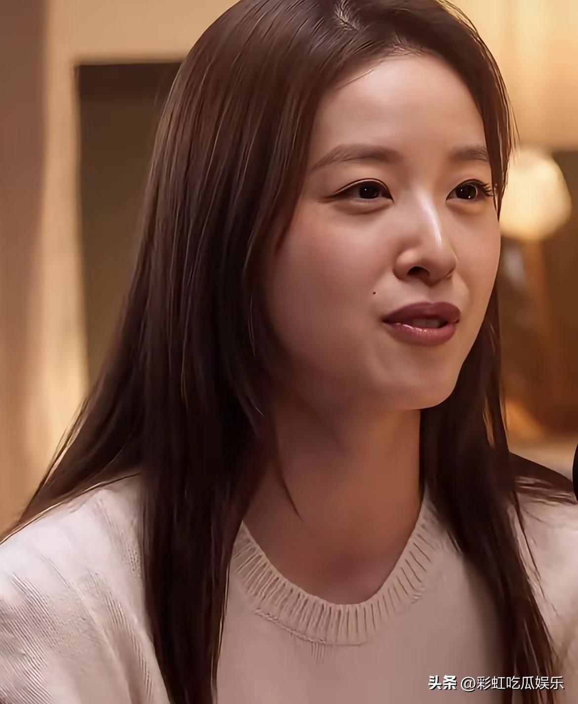 章泽天听劝了，第二期采访香港第一位登上珠峰的女性曾燕红，本以为她会断更，没想到她