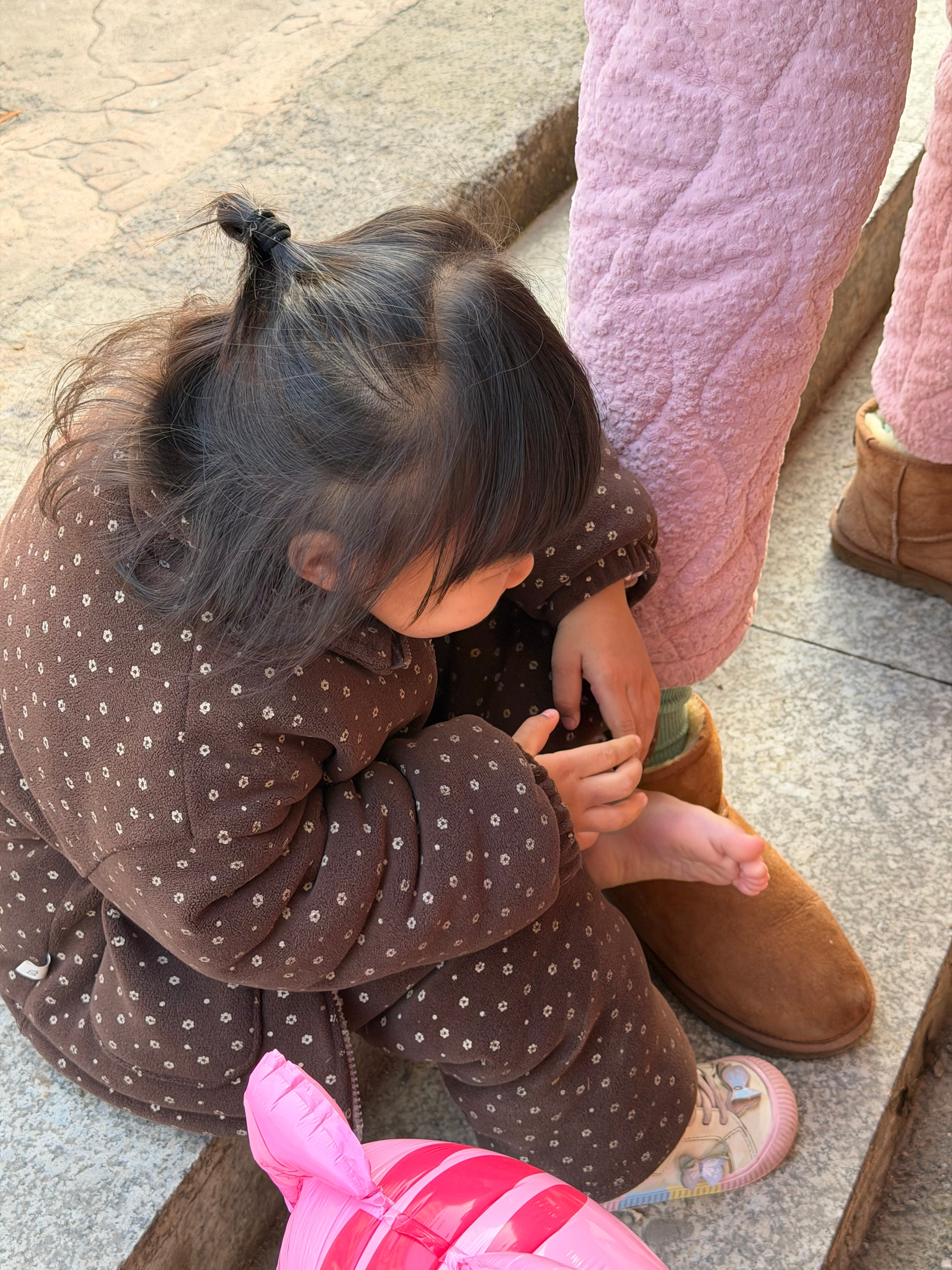 带孩子有多累具像化了我姐的孩子两岁有自我意识之后就一会魔童一会灵珠，脾气炮仗一样