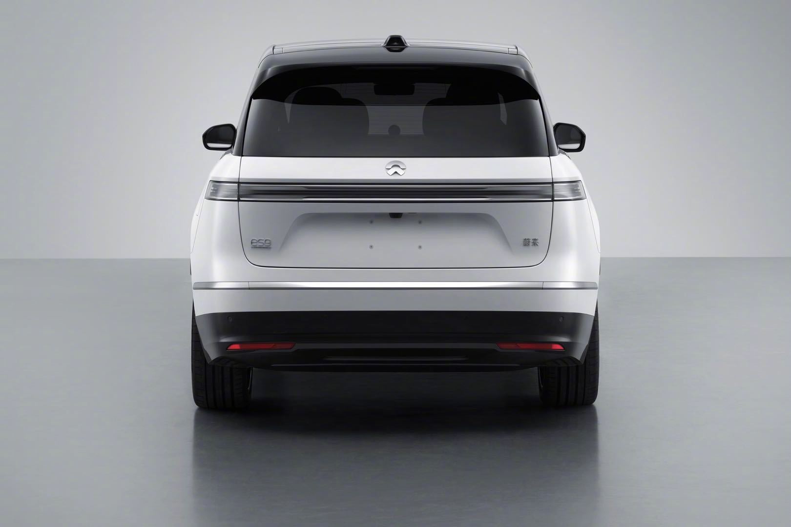 一个夜里，蔚来 ES9 的信息满天飞。我帮大家汇总一下：- 行政 SUV 应有的