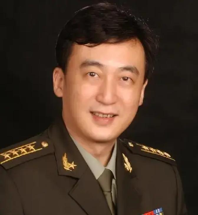 二十年后，污水还在往一位去世教授的名字上泼。
强奸、刑拘，这些词像幽灵一样缠着黄