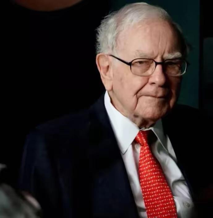 95岁的巴菲特扔出一颗重磅炸弹——写了封谢幕信，说以后不写年度报告，也不再在股东
