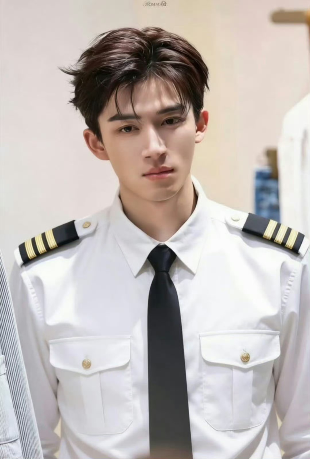 娱乐告白回应男主开出租车告白辟谣告白回应男主开出租车，那对嘛老师 