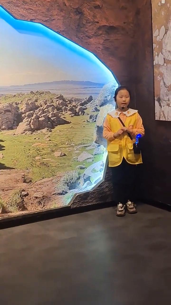 位置二百一十一，公南线还有三处大小不一样的洞穴组成。看一下这张胡子的形状，因为其