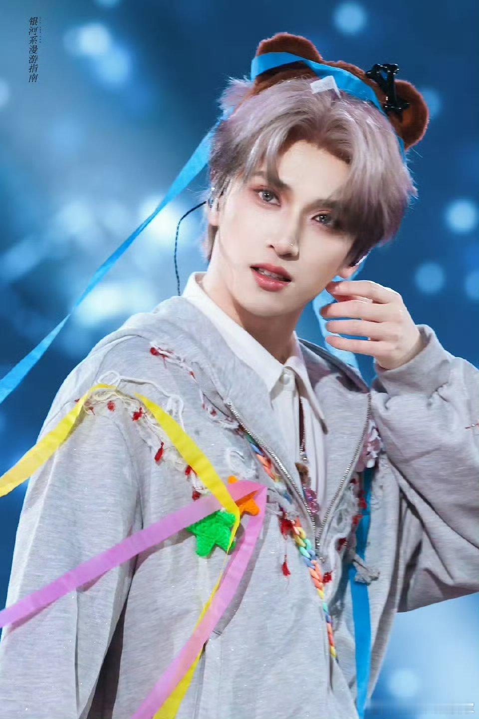 时代峰峻回应了严浩翔不出席尖叫之夜的问题，真的很可惜了好想看严浩翔红毯造型