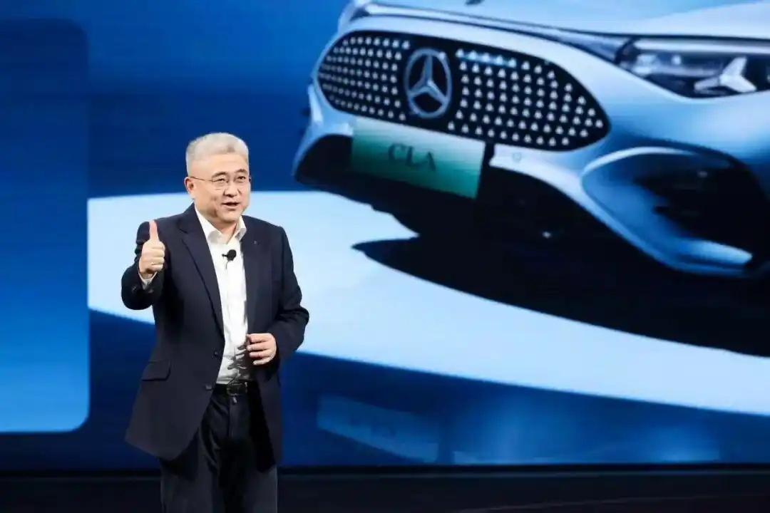 2026年2月14日，情人节，梅赛德斯-奔驰（中国）投资有限公司正式宣布，段建军