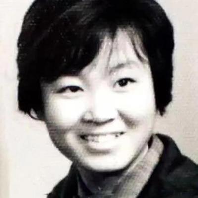 1977年，陕北一女知青考上大学，临走前将自己的贴身玉佩送给农民郭明亮，眼含热泪