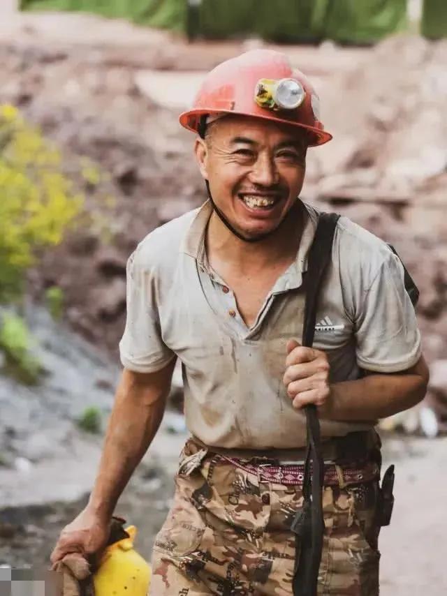 有人说，在城市里扫马路、当保洁、当保姆、当保安的，都是农民。这种说法听起来有些刻