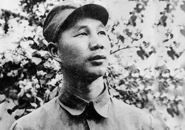 1937年，杨成武请地主吃饭，随后要地主们捐款抗日，一向抠门的地主王莆伸出五根手