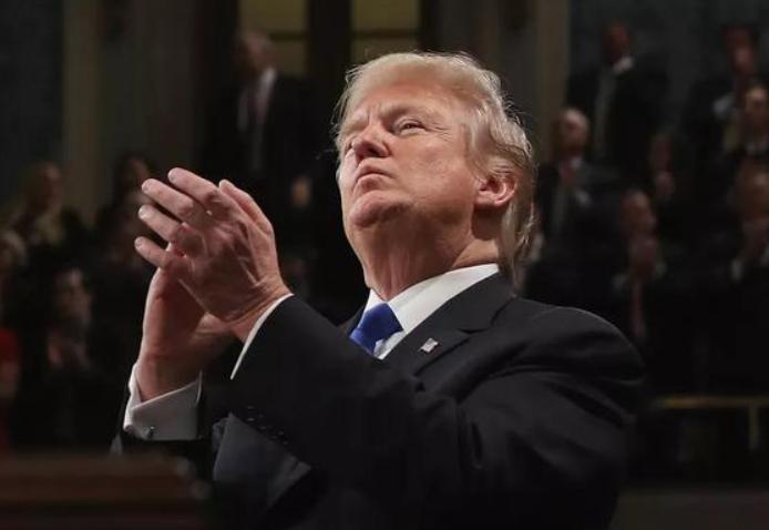 特朗普这次真疯了！
明明是个大国总统
却像疯狗一样到处咬人。


他威胁要退出北