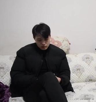 我和老公离婚后，他把全部财产留给了我，随后就没有了他的消息。一年后的一天，我因为