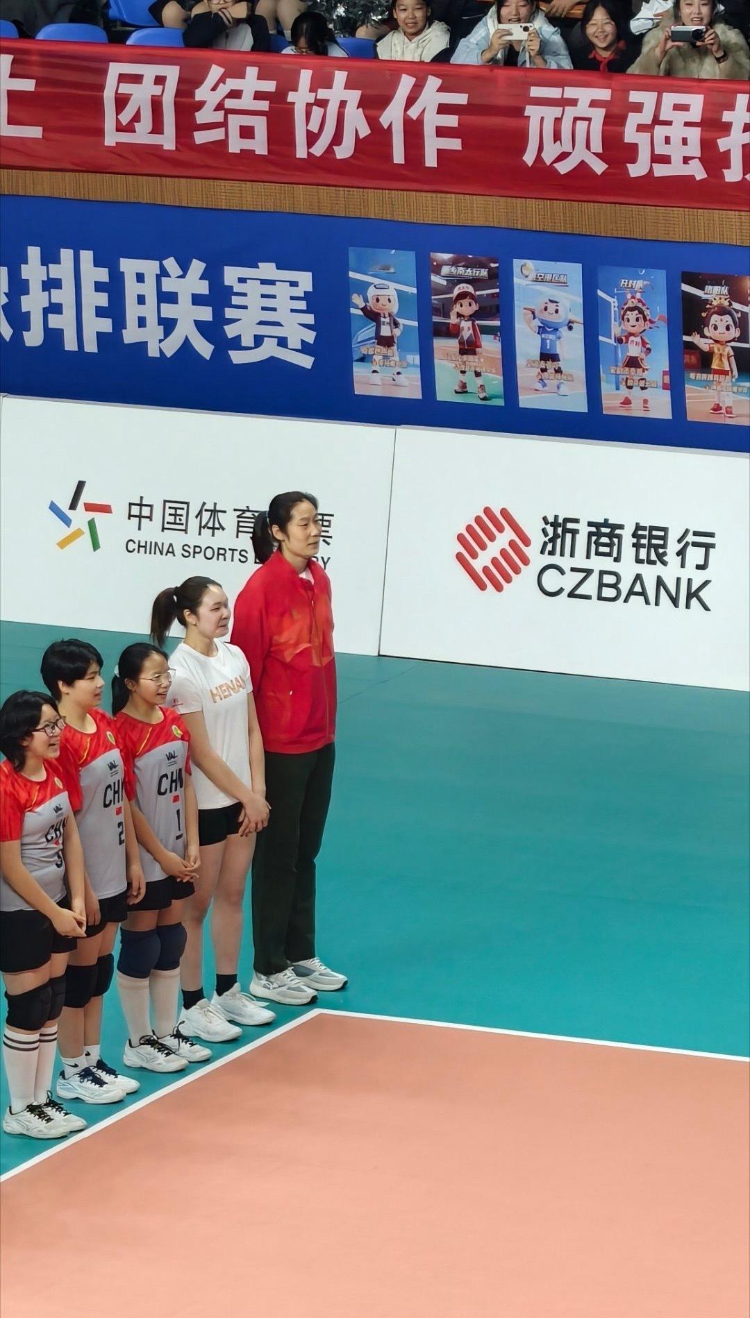 朱婷空降豫排联赛郑州主场当“女排精神”从屏幕走向身边，当奥运冠军为本土赛事打Ca