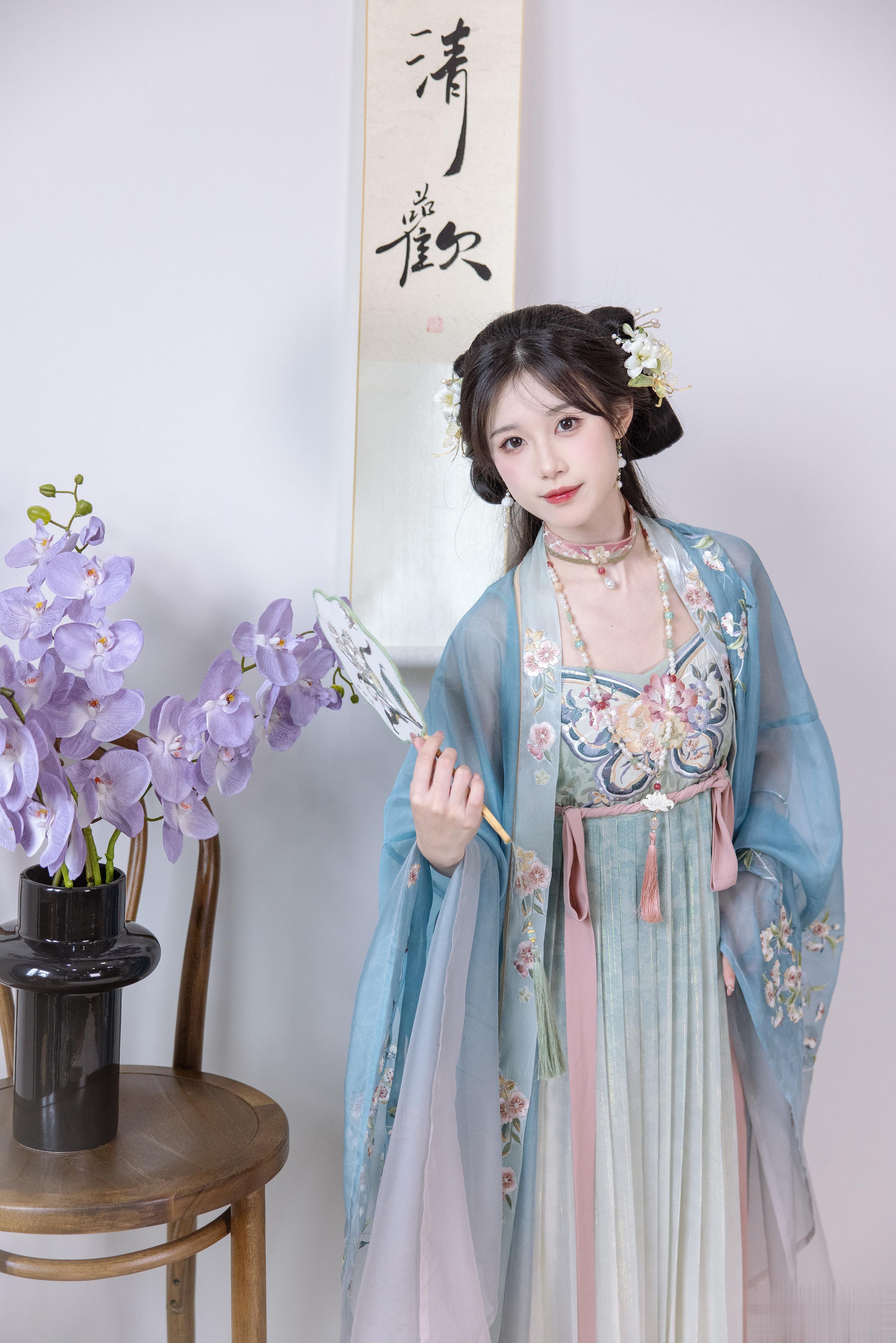“每一只蝴蝶都是从前一朵花的灵魂，回来寻找它自己。”🦋分享一组视觉降温的内景图