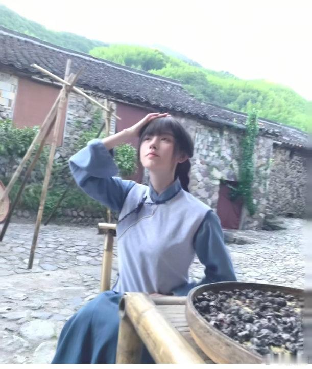 jjy 鞠婧祎露芜衣 jjy鞠婧祎姜黎非jjy鞠婧祎 小小时光岁月尝尝，慢慢讲述