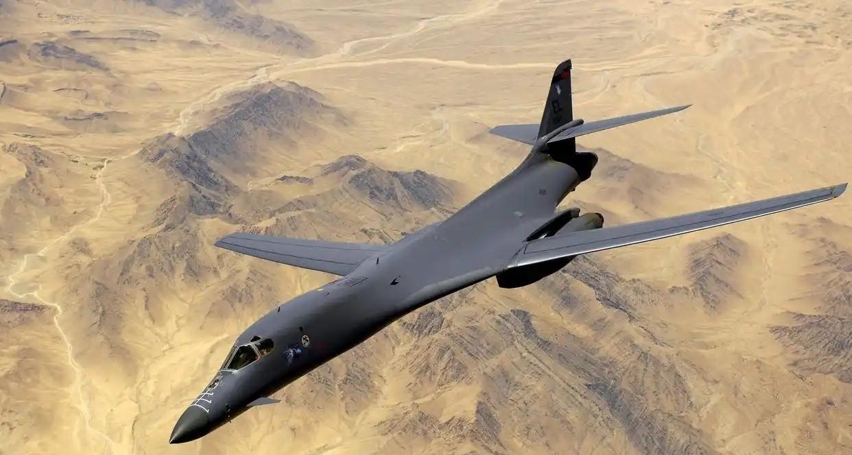 美军战机压境，中国三句话扭转局势，拉美会变天吗。
今年10月下半月，美国派出两架