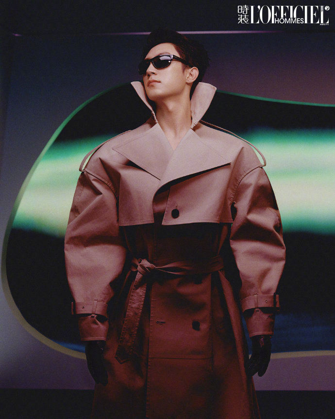 黄景瑜学会正确用脸了 以前是帅得张扬，现在是帅得精准！时装男士封面的每个角度都踩