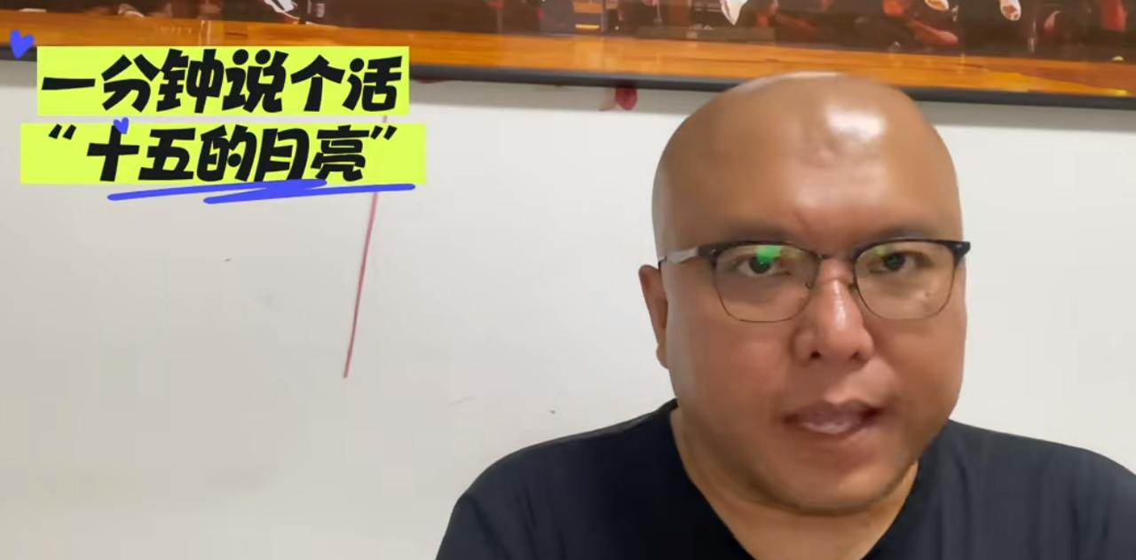 窦姓曲评家最近频繁拿出早年改编红歌的旧作品，本质上是想给郭德纲喊冤，用的是围魏救