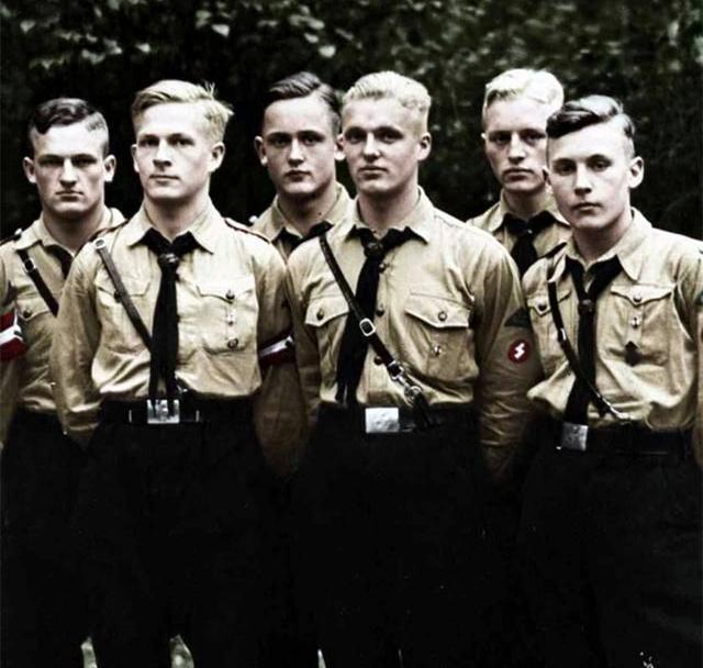 1940年，少女进入德军繁育基地，遭遇了一场羞耻的暴行

在繁育基地里，古斯特失