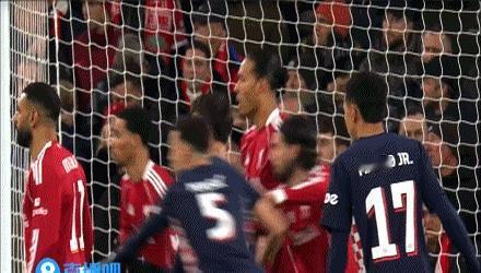 利物浦冬窗把最水的伊
 

范戴克在禁区里直接伸手送点，整个球队就在主场眼睁睁看