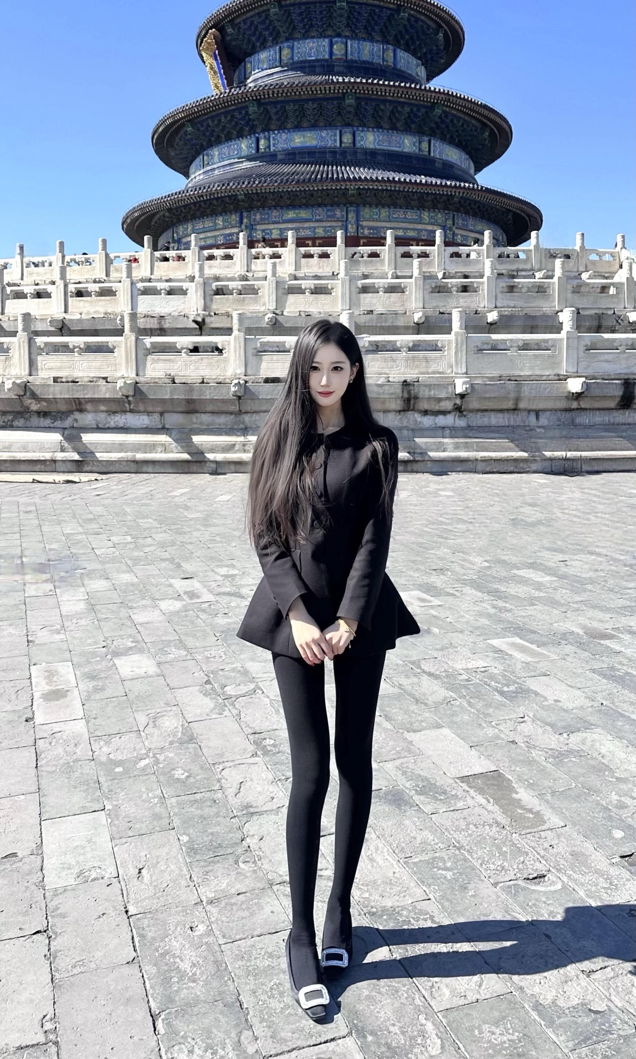 女人一身黑 到哪都ok