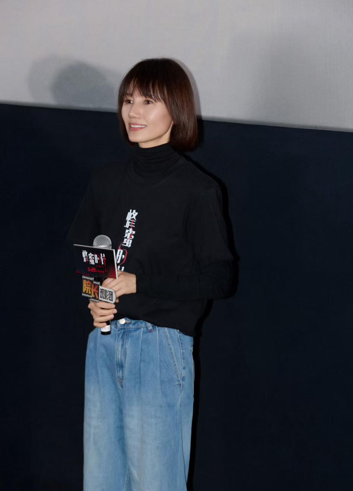 有没有发现，
袁泉真的太不对劲了，
她都已经快五十多岁的人了，她的脸怎么反而比年