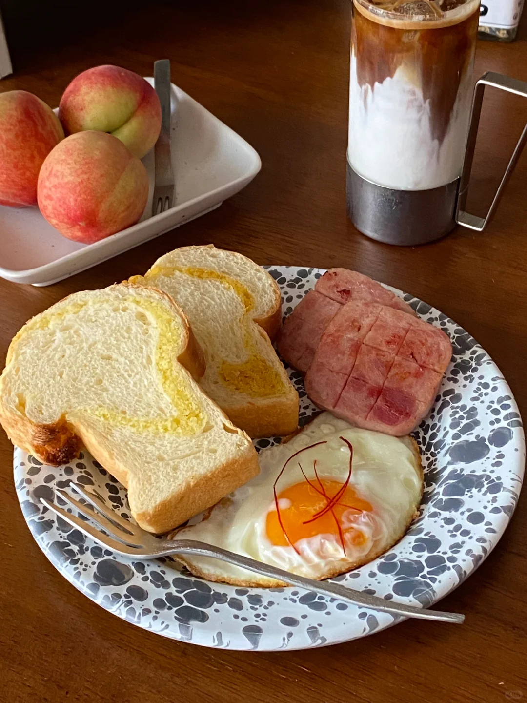 早餐｜随便吃点椰蓉和咸蛋黄蘑菇头吐司🍳