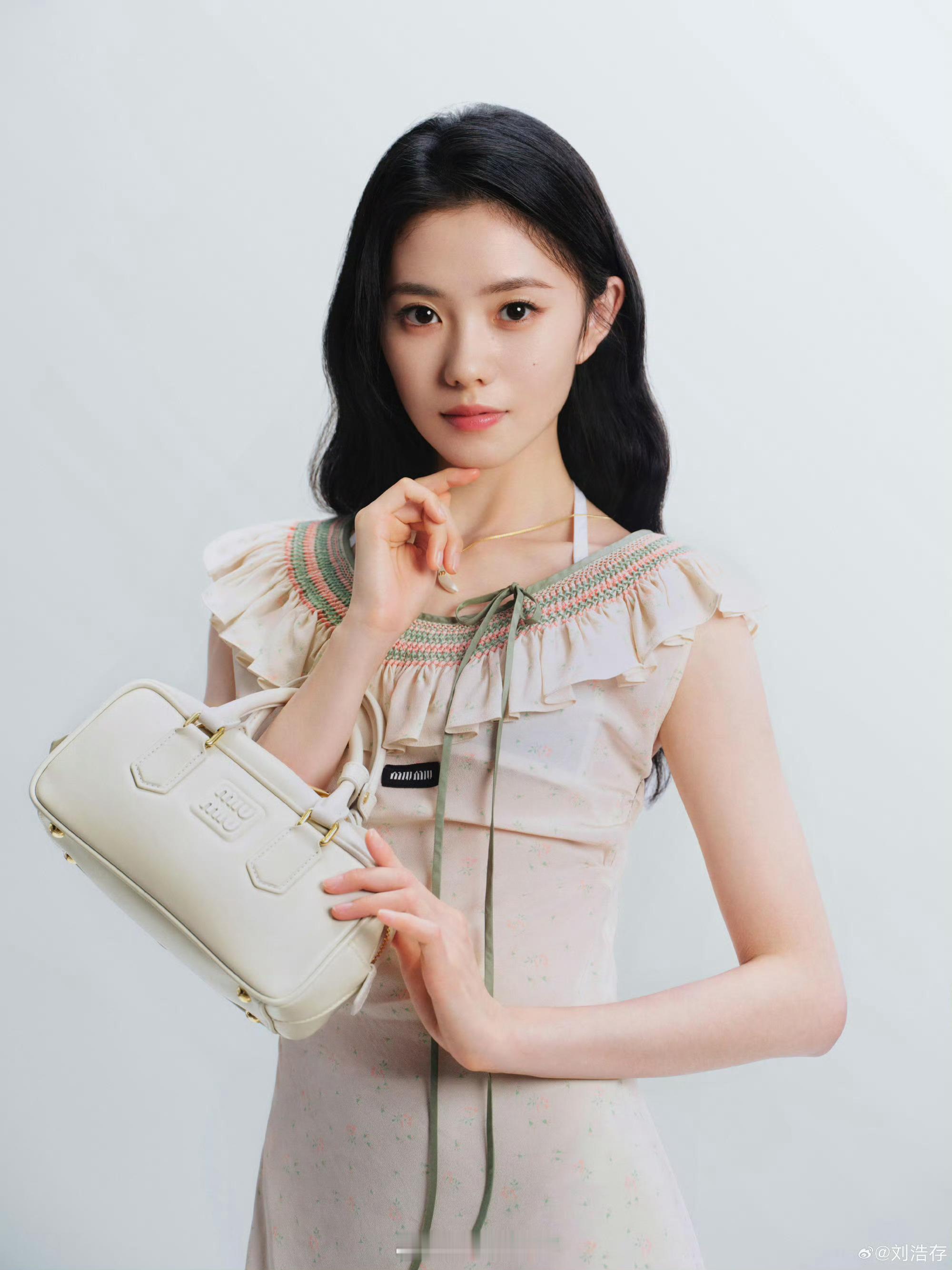 miumiu卖包2.0版本来了 