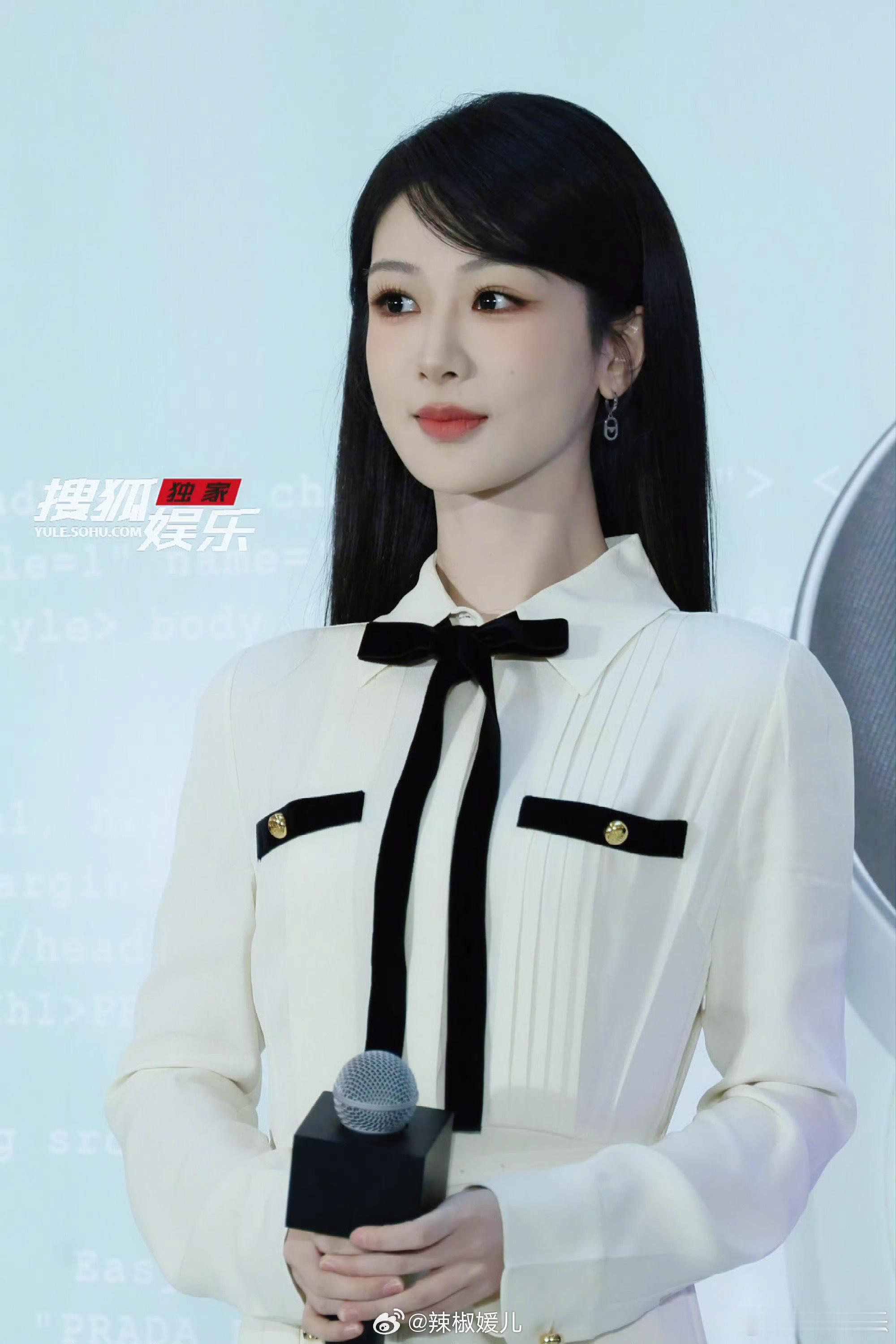 杨紫谈工作和生活中的自己  杨紫何惟芳真的美的犯规[爱慕] 