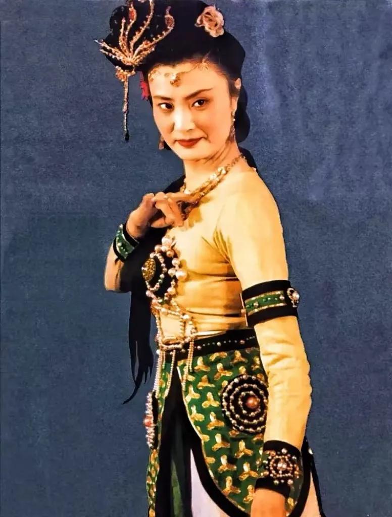 杨春霞 向梅都是美了一辈子的演员
上海演员会打扮