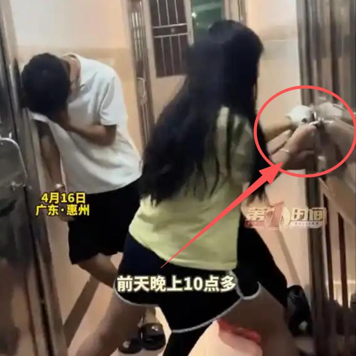 “太离谱了！”广东四姐弟半夜被锁门外，嫌100元专业开锁太贵，花50元请修鞋师傅
