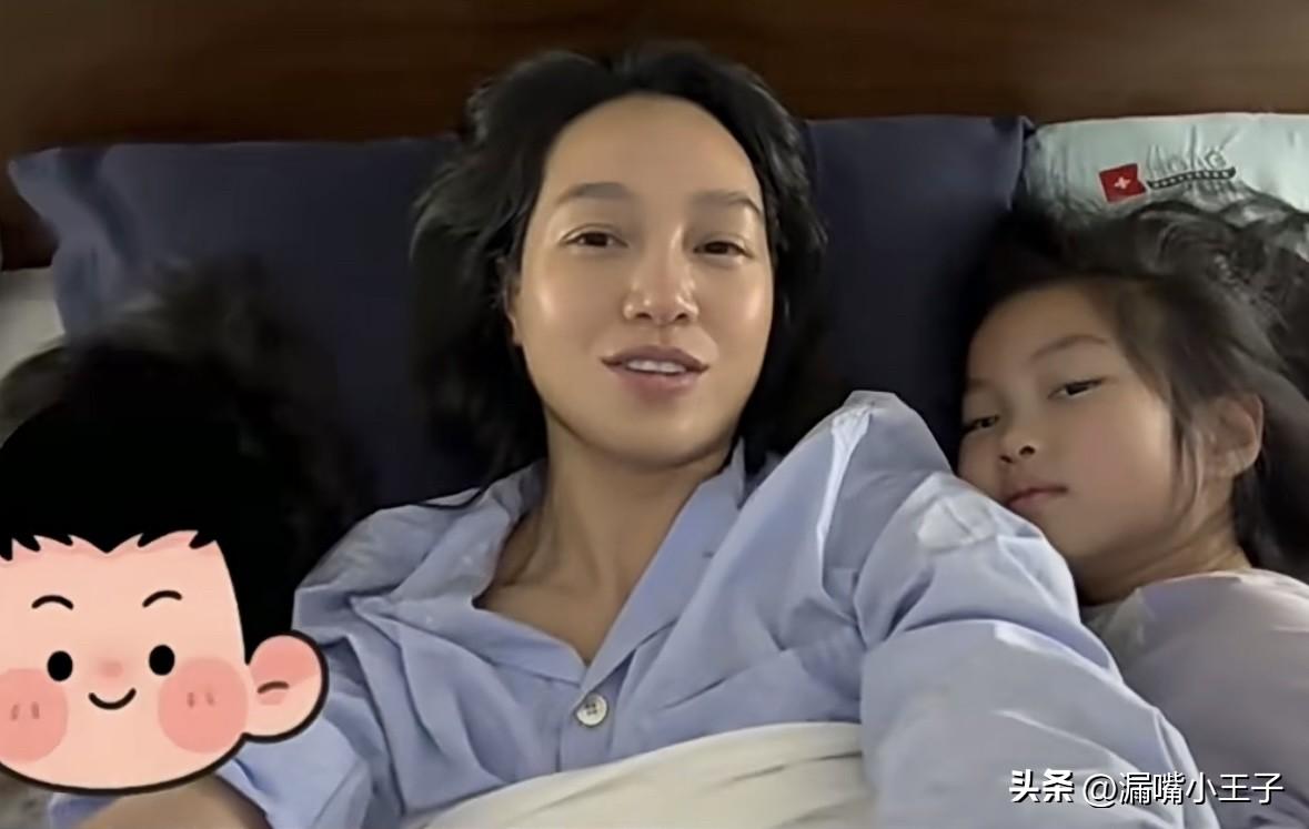 她同意，她老公也同意，她的孩子也同意，可是网友们却不干了，说她重男轻女偏心。
最
